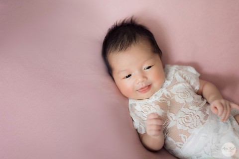 Chọn nhiếp ảnh gia chụp ảnh sơ sinh: 6 điều quan trọng hơn cả giá tiền